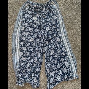 American eagle flowy blue floral pants. Size L